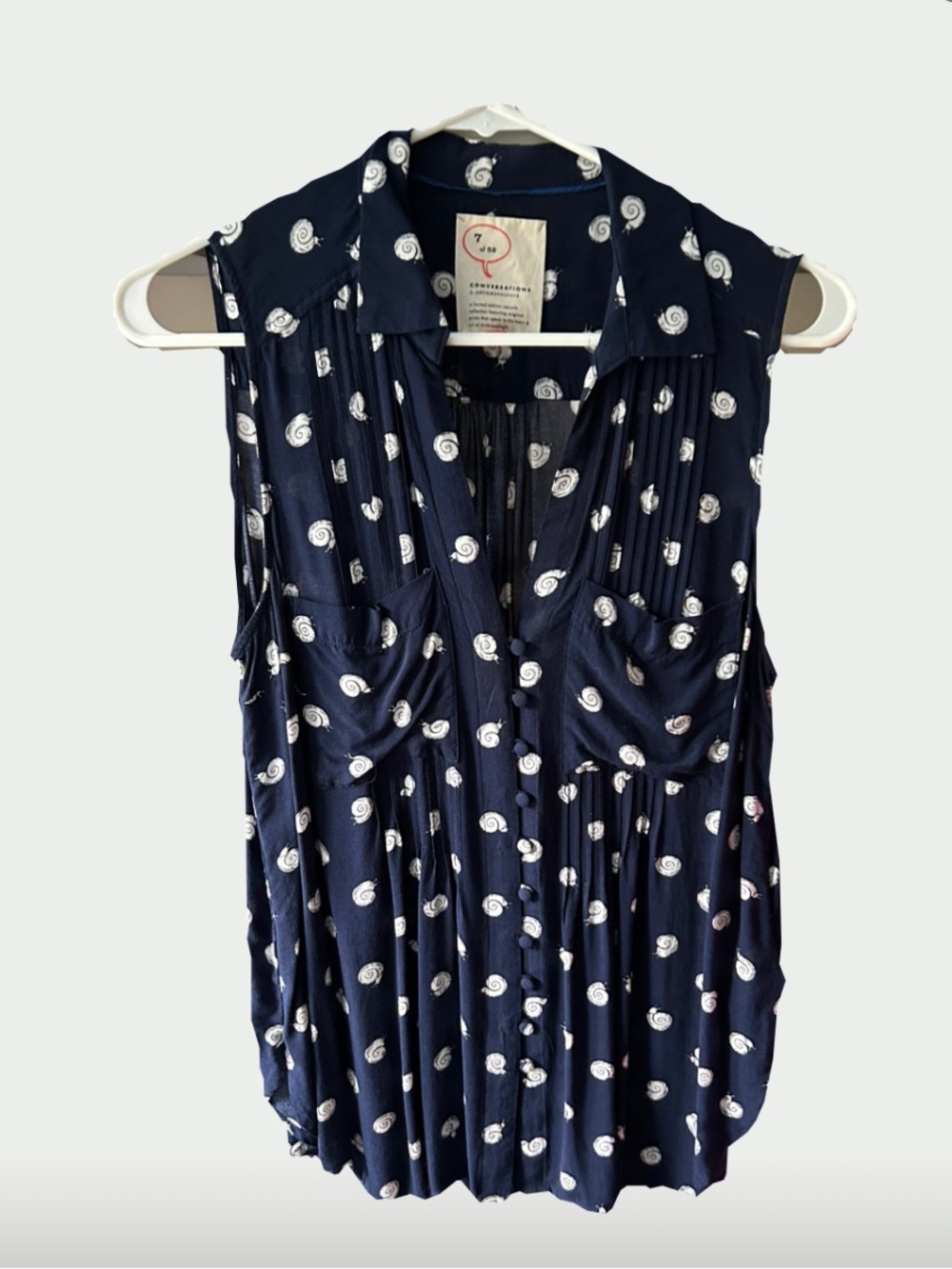 Anthropologie Navy Sleeveless Button-Front Camisole with White Swirl Print